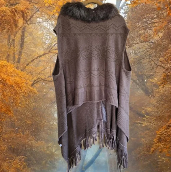 Celebrate 60s Vibe in Cozy Boho Gypsy Fringed Sweater Vest with Faux Fur Collar - Picture 2 of 4